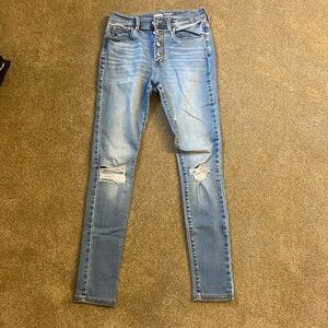 light washed, ripped skinny jeans